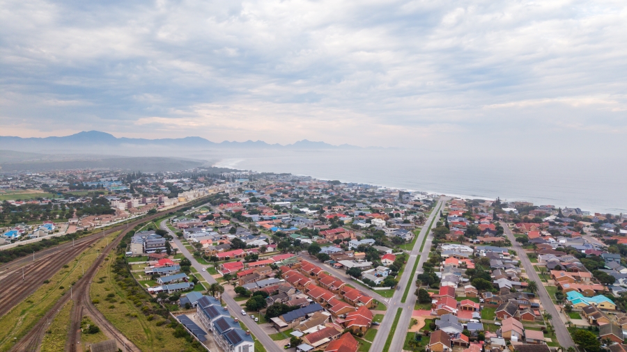 7 Bedroom Property for Sale in Hartenbos Central Western Cape